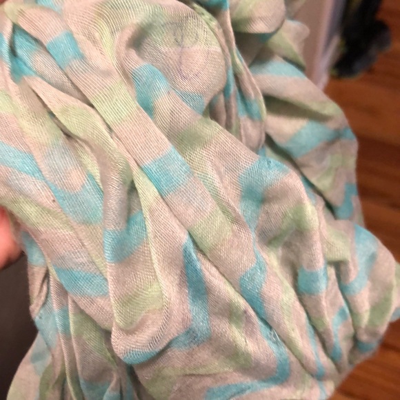 Cute colored scarves - Picture 2 of 4